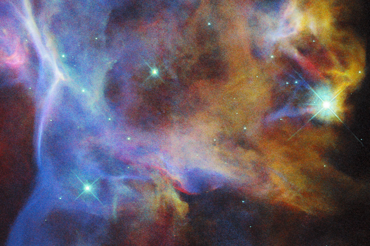 Зелено-голубые звезды — фоновые объекты, находящиеся далеко за туманностью / © ESA/Hubble & NASA, R. Sankrit