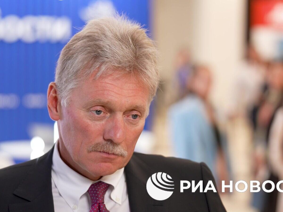    Россия никогда не будет продавать свои энергоресурсы по невыгодной для нее цене, заявил в интервью РИА Новости на ВЭФ пресс-секретарь президента Дмитрий Песков© РИА Новости