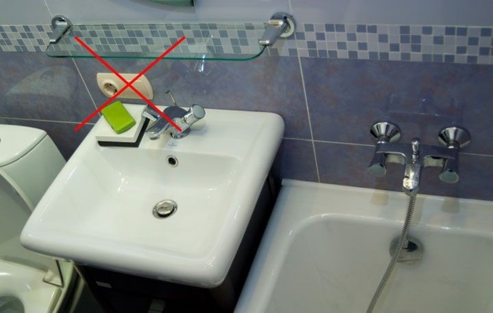 Розетка установлена с нарушением ПУЭ