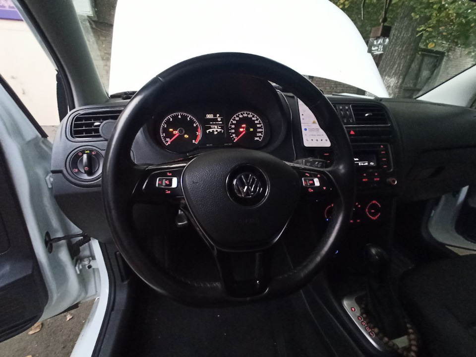 Все работает, и БК листается, и на магнитоле треки меняются