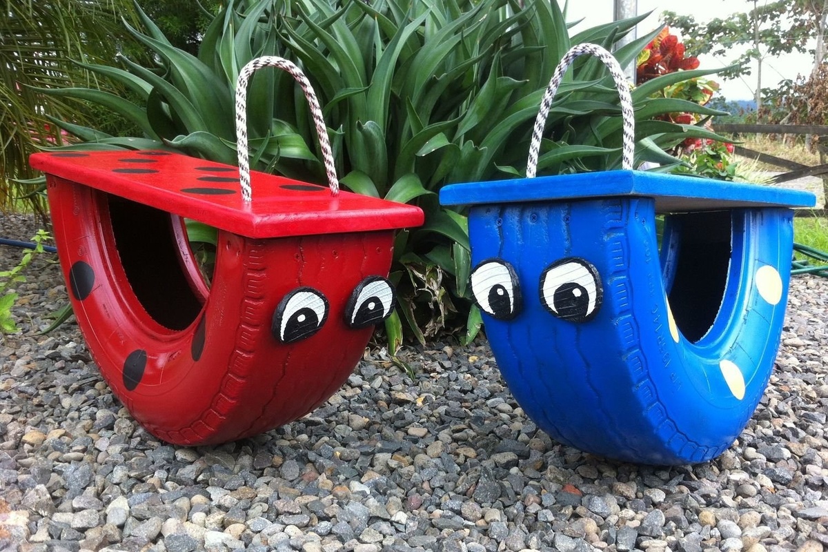 ненужные шины и остатки краски: и у деток получается топовая качалка (фото яндекс)