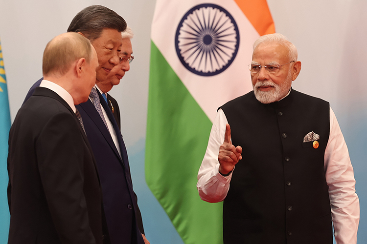 «Конечно, здорово, что Моди приехал на саммит ШОС. Хотя мне кажется, что Китай сделал дипломатическую уступку Индии»
Фото: © Pib/Press Information / Keystone Press Agency / www.globallookpress.com