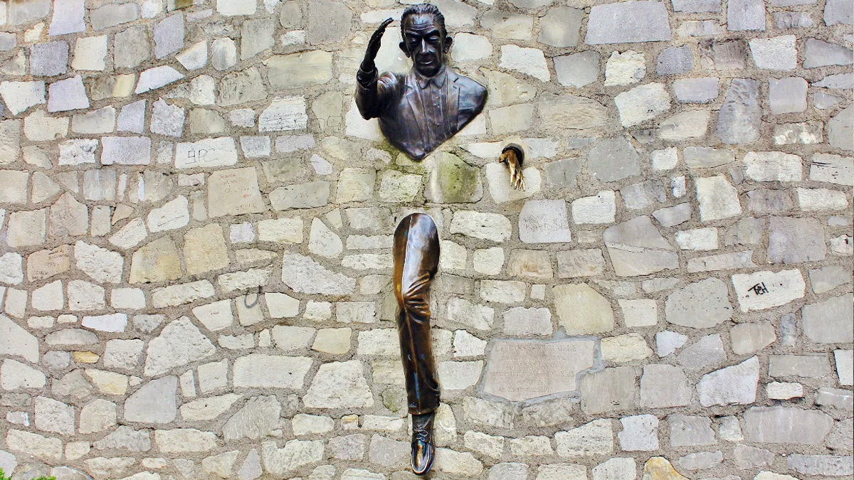 Человек, проходящий сквозь стену...