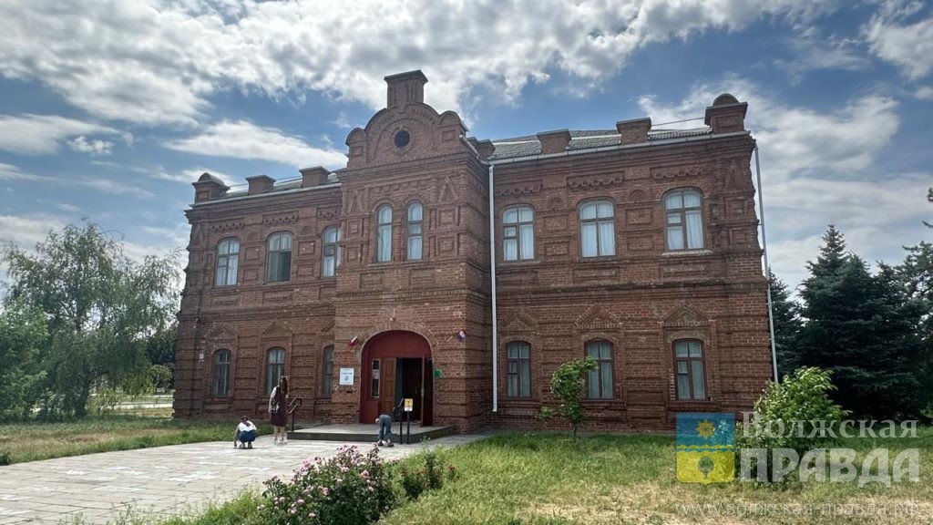 Картинная галерея📷    Галерею переформатируют, Молодёжный дом откроют: волжанам собираются обеспечить «умный» досуг
