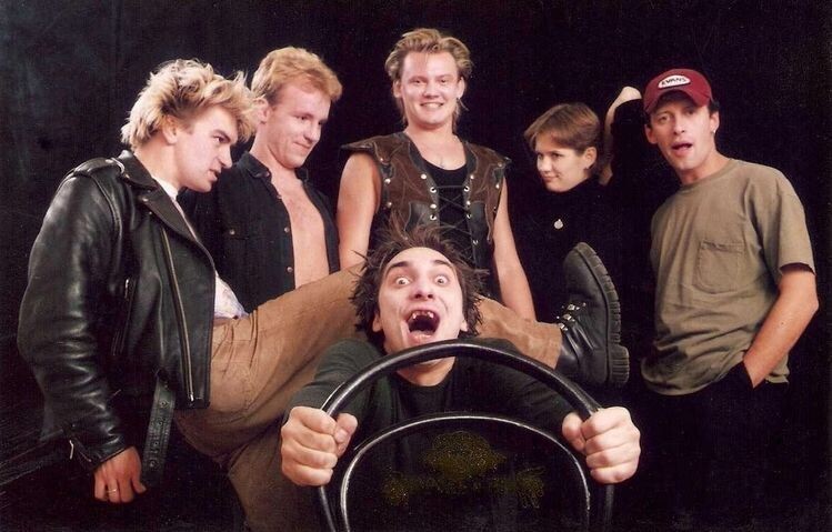 Группа «Король и Шут» (источник https://i.pinimg.com/originals/3c/ff/5a/3cff5ae0de58f79da35bd6721d52c639.jpg)