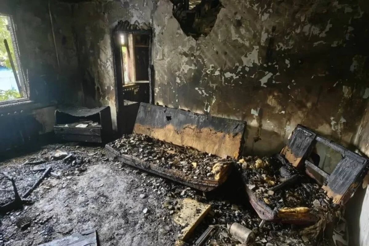    Неизвестные разожгли костёр в доме в самом центре Биробиджана