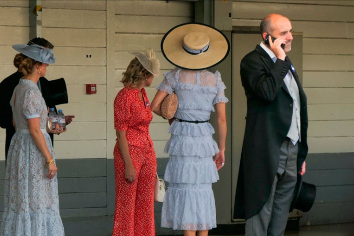 Этот вид нарциссизма успешен в обществе: он — топ-менеджер, блестящий хирург или влиятельный адвокат