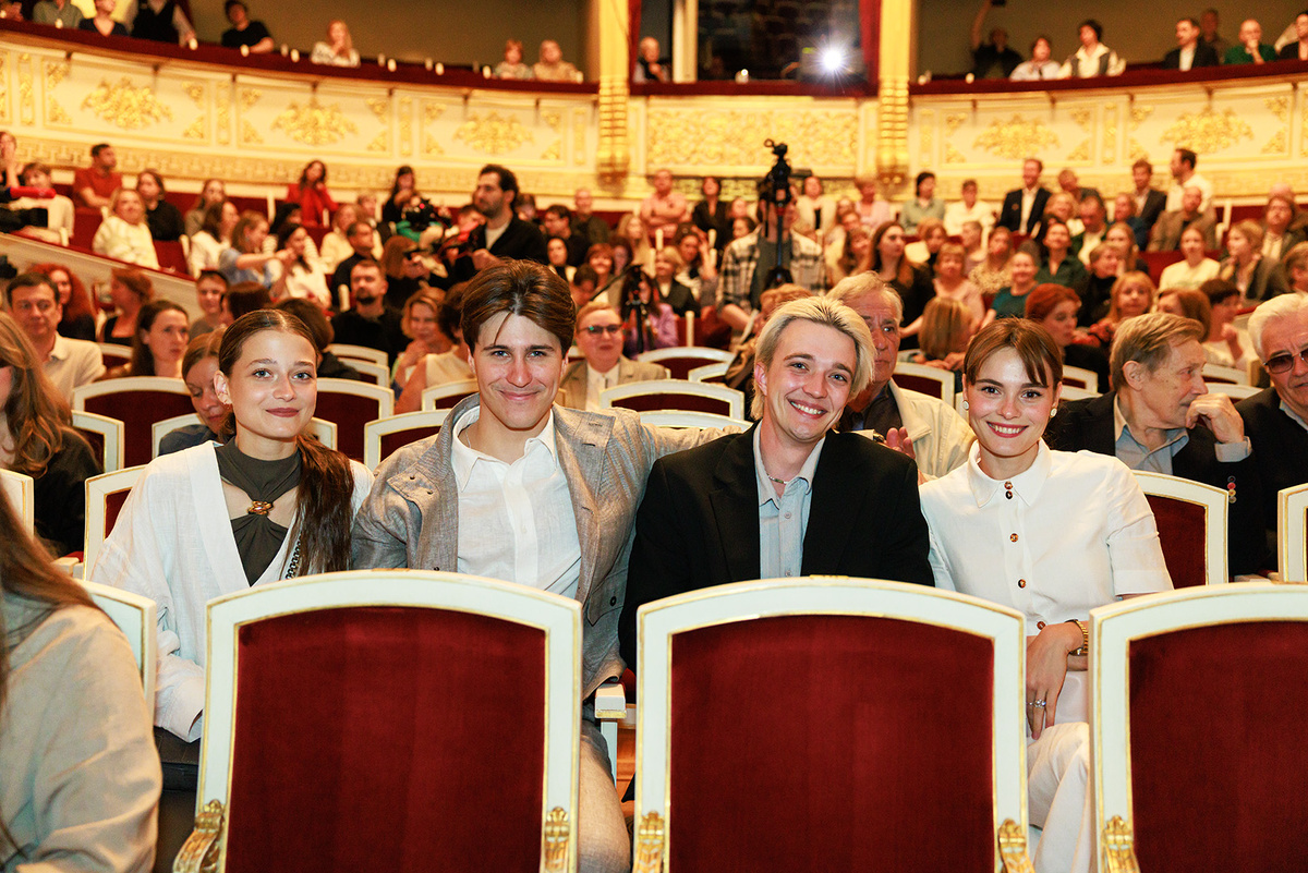 Фото со сбора труппы Малого театра. Фото Евгения Люлюкина