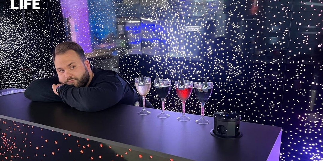 Информация для тех, кто ещё не покинул форум: гости перед отъездом могут на дорожку пропустить авторский коктейль на стенде ПСБ