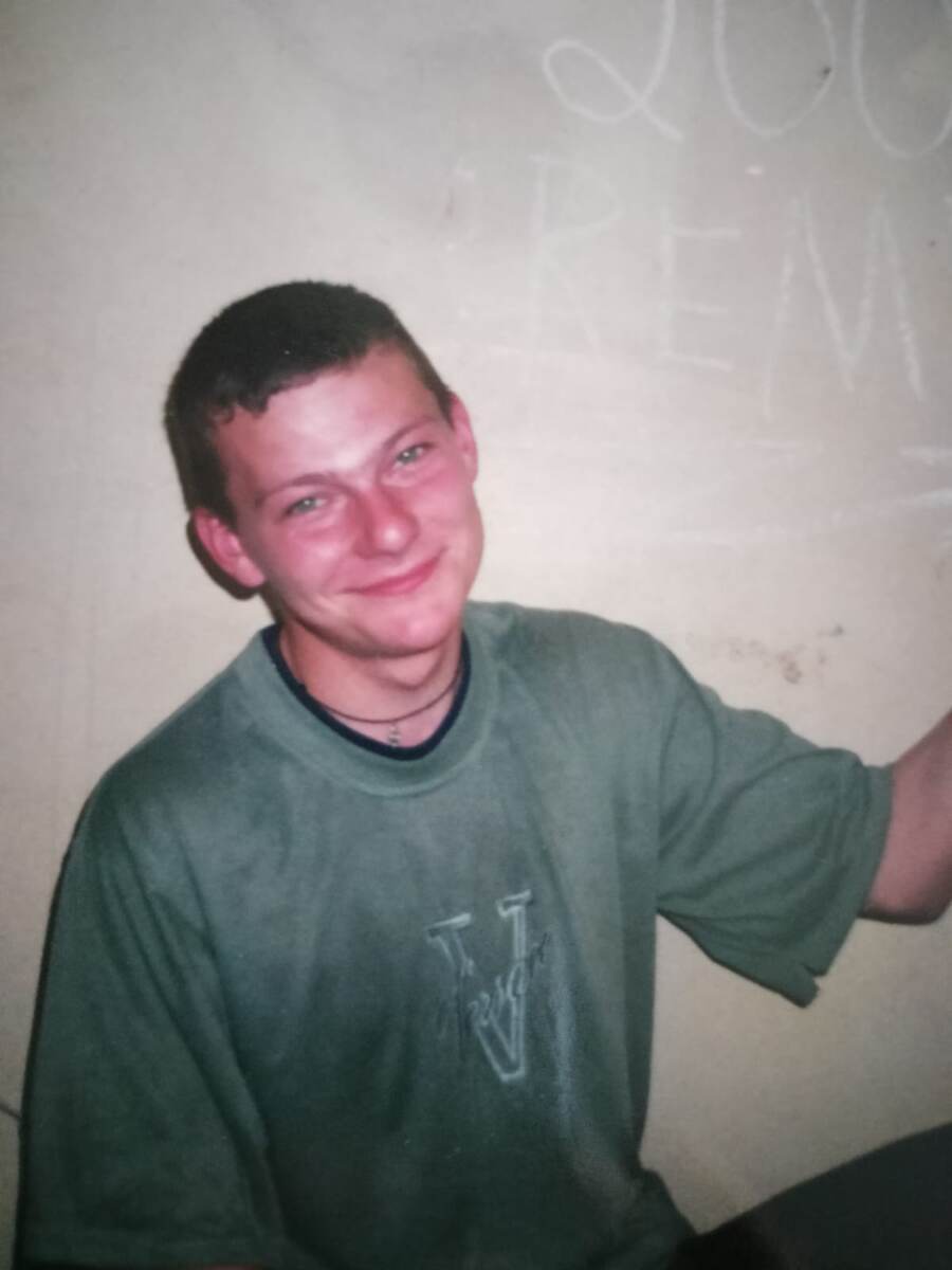 Проводы в армию. 1 июня 2002 г.