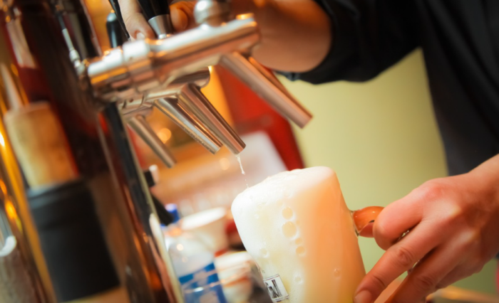 Некогда, товарищ, дожидаться отстоя пены / Фото: pxhere.com