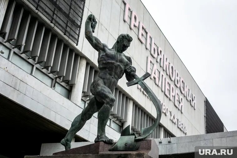 Возгорание в подвале галереи пожарные быстро ликвидировали Фото: Владимир Андреев © URA.RU