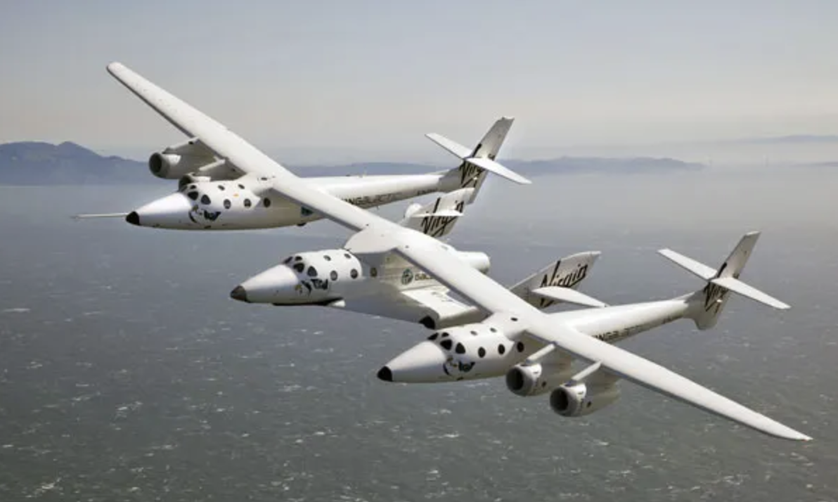 WhiteKnightTwo с космическим кораблём SpaceShipTwo. (Virgin Galactic)
