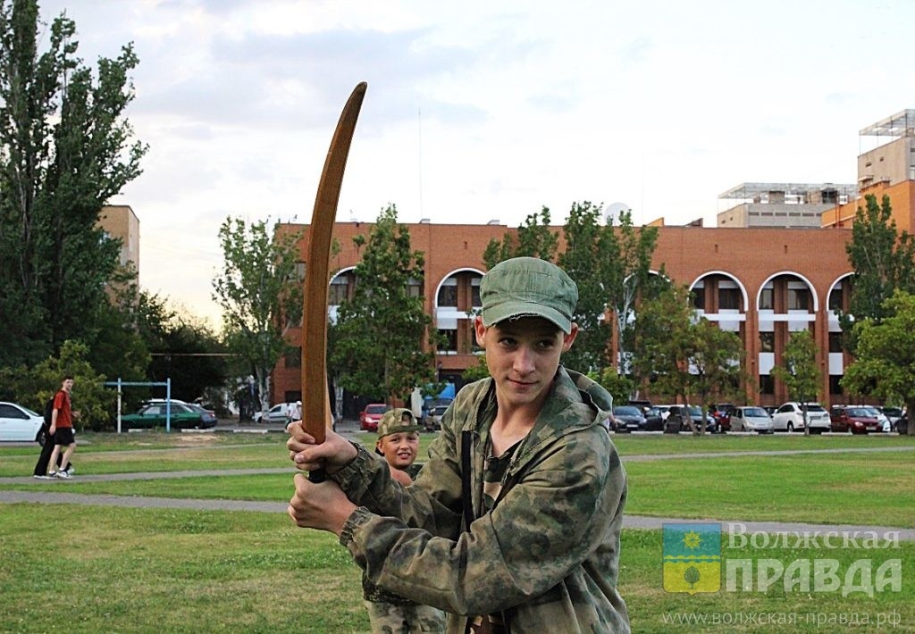 Волжанам понравились выступления воспитанников клуба "Покров"📷    Волжане мечтали о новом асфальте, ужасались «оазисам» и радовались празднику Дня флага
