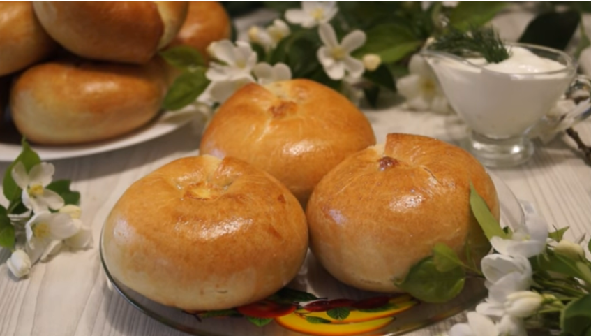 "Кныш": слоистые пирожки с картошкой, с тонким тестом без дрожжей и с большим количеством начинки из картофеля.