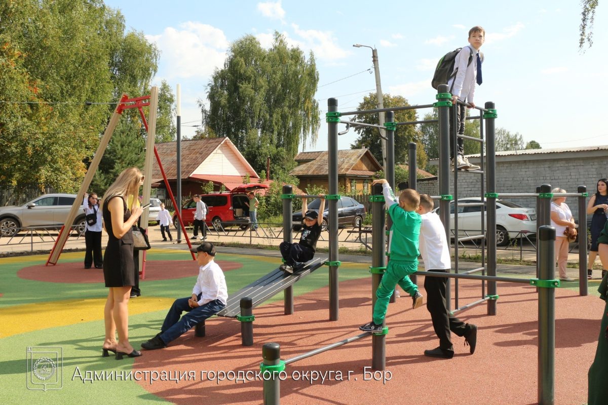    Сквер в микрорайоне Дружба открыли в городе Бор в рамках нацпроекта «Инфраструктура для жизни»
