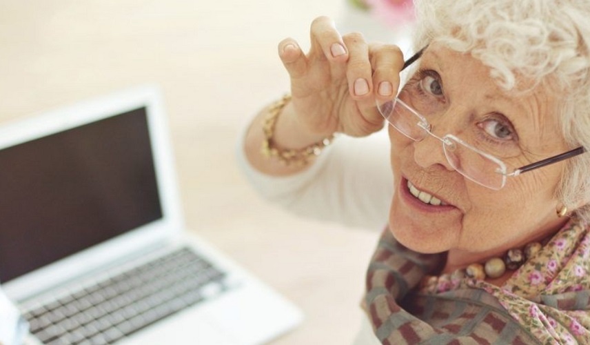 Свекровь с планшетом