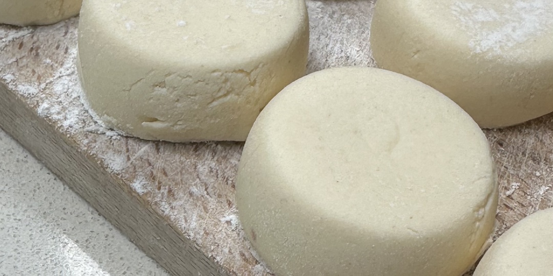 Сырники идеальной формы: секреты приготовления