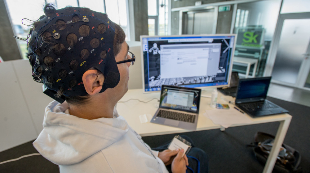    Дети-киборги и их гаджеты