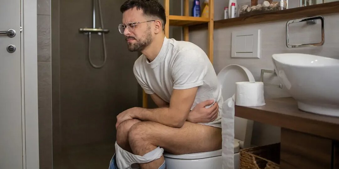 Запоры: когда кишечник молчит, а тело страдает — как наладить пищеварение без клизм и таблеток