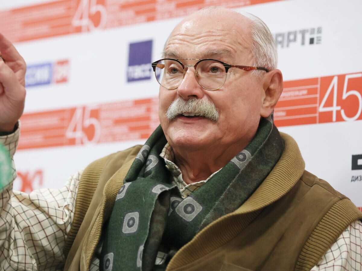    Президент Московского международного кинофестиваля, председатель Союза кинематографистов России, режиссер Никита Михалков на брифинге, посвященном проведению 45-го Московского международного кинофестиваля (ММКФ)© РИА Новости / Виталий Белоусов