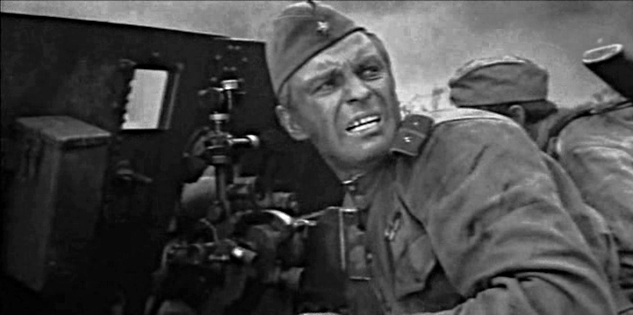 Кадры из фильма «Последние залпы» (1960 год; производство – СССР. Режиссёр – Леон Николаевич Сааков. Авторы сценария – Юрий Васильевич Бондарев и Леон Николаевич Сааков)