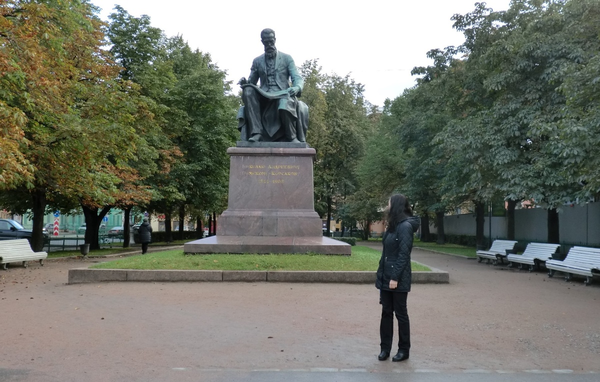 Примерно так выглядят попытки приобщиться к сонму великих. "Ты кто, девочка?" — вопрошают они...