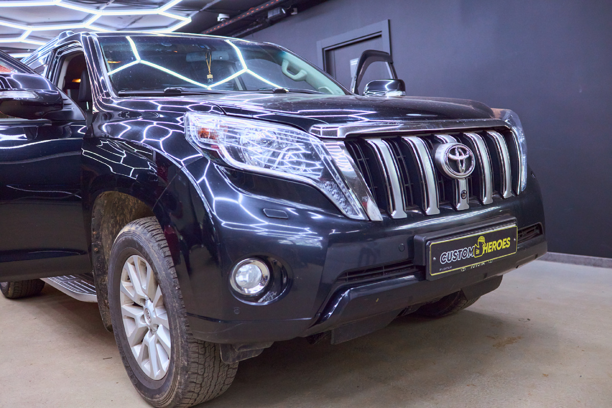 Источник фото: https://custom-heroes.ru/raboty/vid-uslugi/avtozvuk/ustanovka-magnitoly-teyes-cc3-2k-v-toyota-land-cruiser-prado-150-premialnyy-multimedia-komfort/