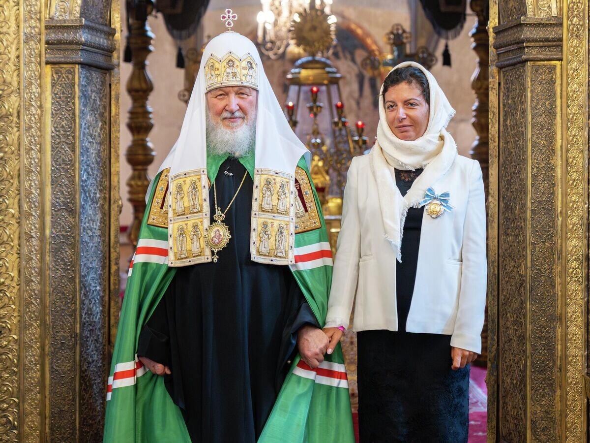   Патриарх Московский и всея Руси Кирилл и главный редактор международной медиагруппы "Россия сегодня" и телеканала RT Маргарита Симоньян© Фото : пресс-служба патриарха Московского и всея Руси