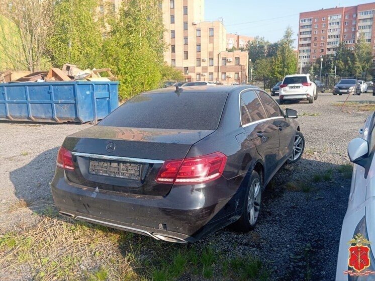     Через несколько часов машину нашли возле дома 4 по проспекту Крузенштерна. Фото: пресс-служба ГУ МВД России по Петербургу и Ленобласти