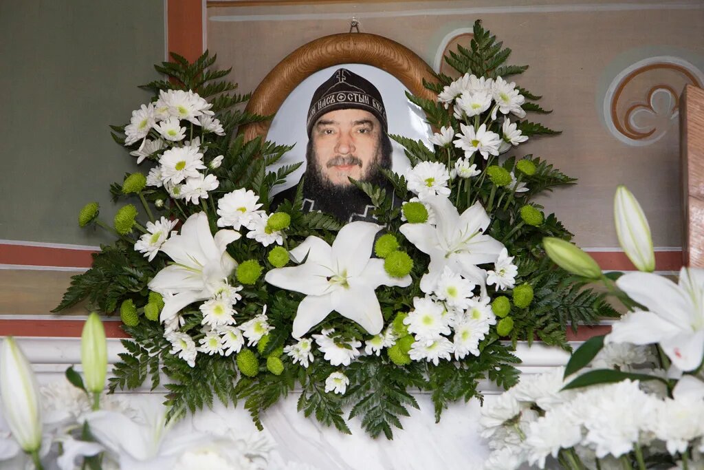 Батюшка умер не в сам праздник, когда все радуются, а в день Погребения Божией Матери.