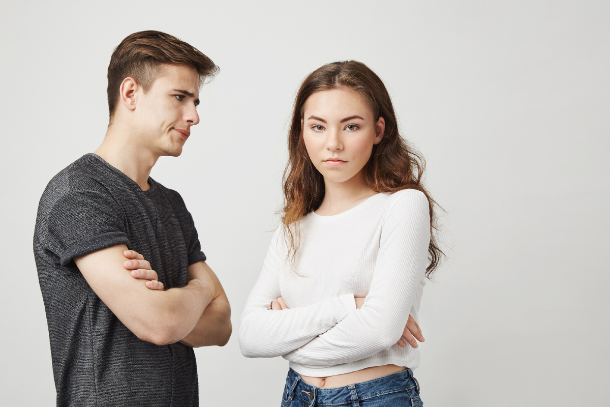 https://ru.freepik.com/free-photo/young-couple-arguing-relationship-disagreement_9119189.htm#fromView=search&page=1&position=3&uuid=8ad780e8-5a3e-44f9-a424-dfdf4847296e&query=%D0%B4%D0%B5%D0%B2%D1%83%D1%88%D0%BA%D0%B0+%D1%81+%D0%BF%D0%B0%D1%80%D0%BD%D0%B5%D0%BC+%D1%81%D1%81%D0%BE%D1%80%D1%8F%D1%82%D1%81%D1%8F