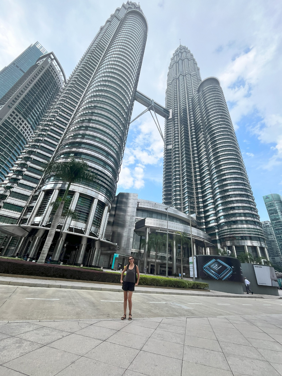 Понравился бы нам КЛ, если бы мы несколько часов проторчали в аэропорту? Вряд ли)