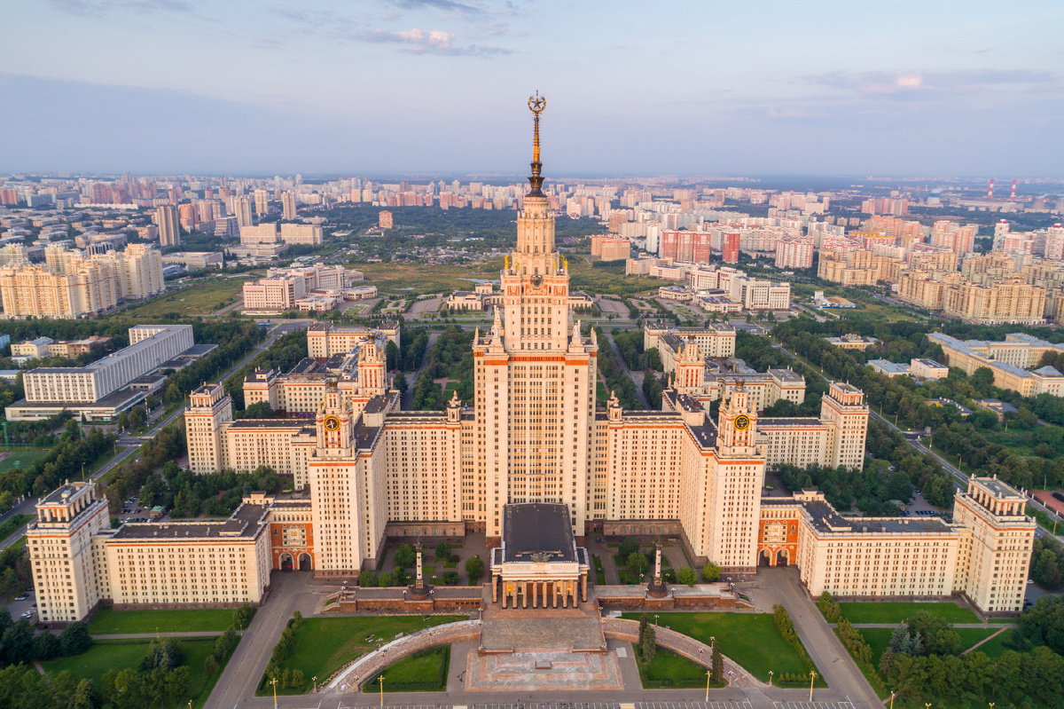 Здание МГУ, Москва. Источник фото: www.shutterstock.com