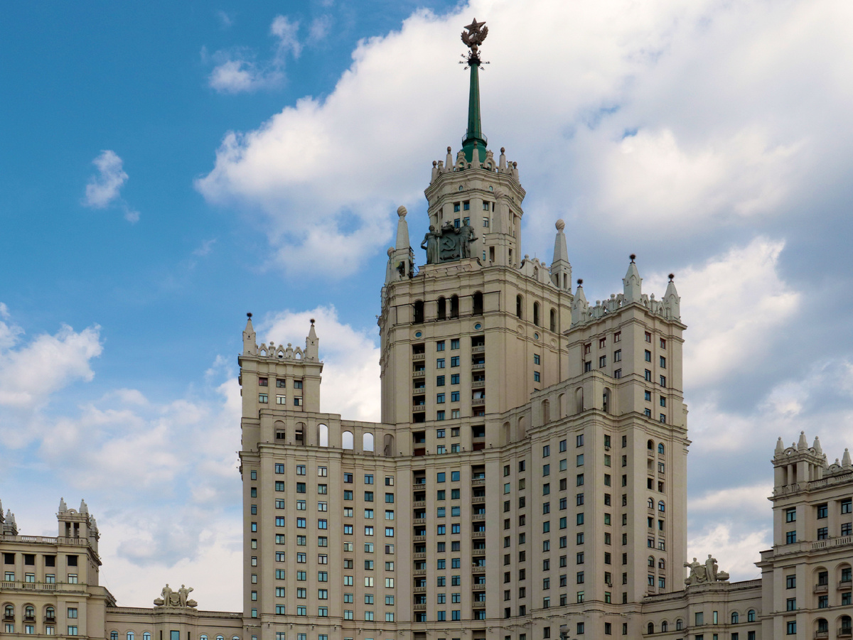 Жилой дом на Котельнической набережной, Москва. Источник фото: www.shutterstock.com