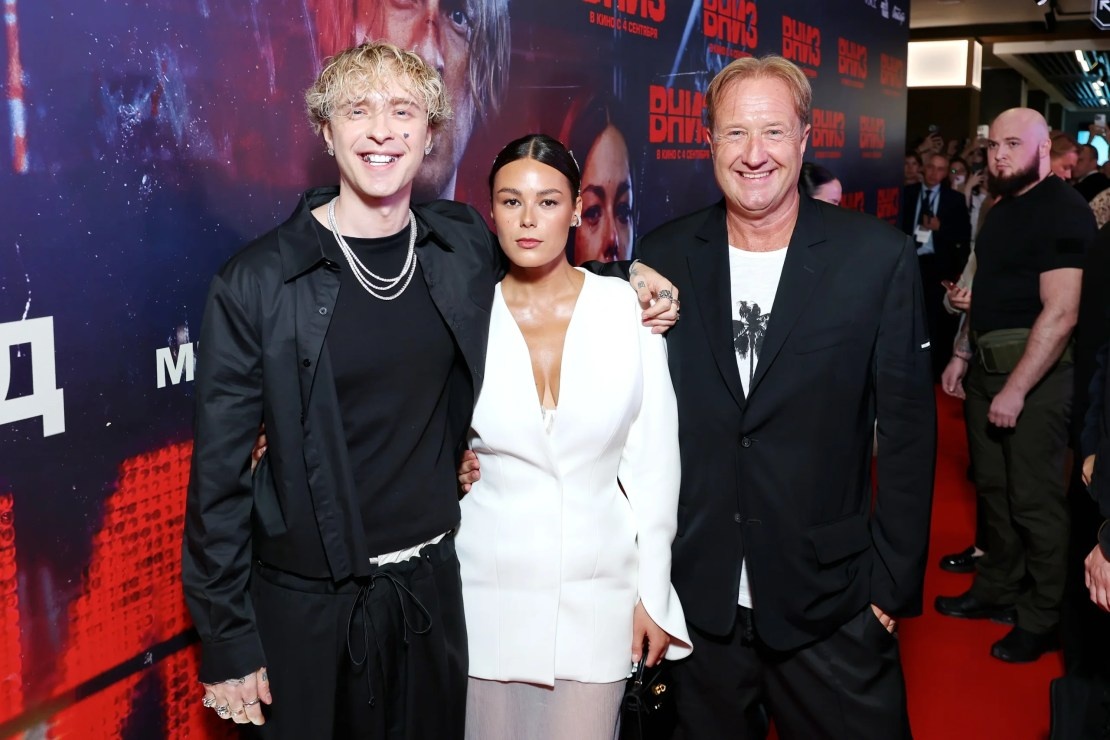    Егор Крид, Анфиса Черных и Марюс Вайсберг на премьере фильма «Вниз», фото: пресс-служба