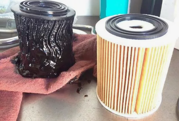 Забитый масляный фильтр в сравнении с новым. Фото взято с сервиса Яндекс.Картинки.