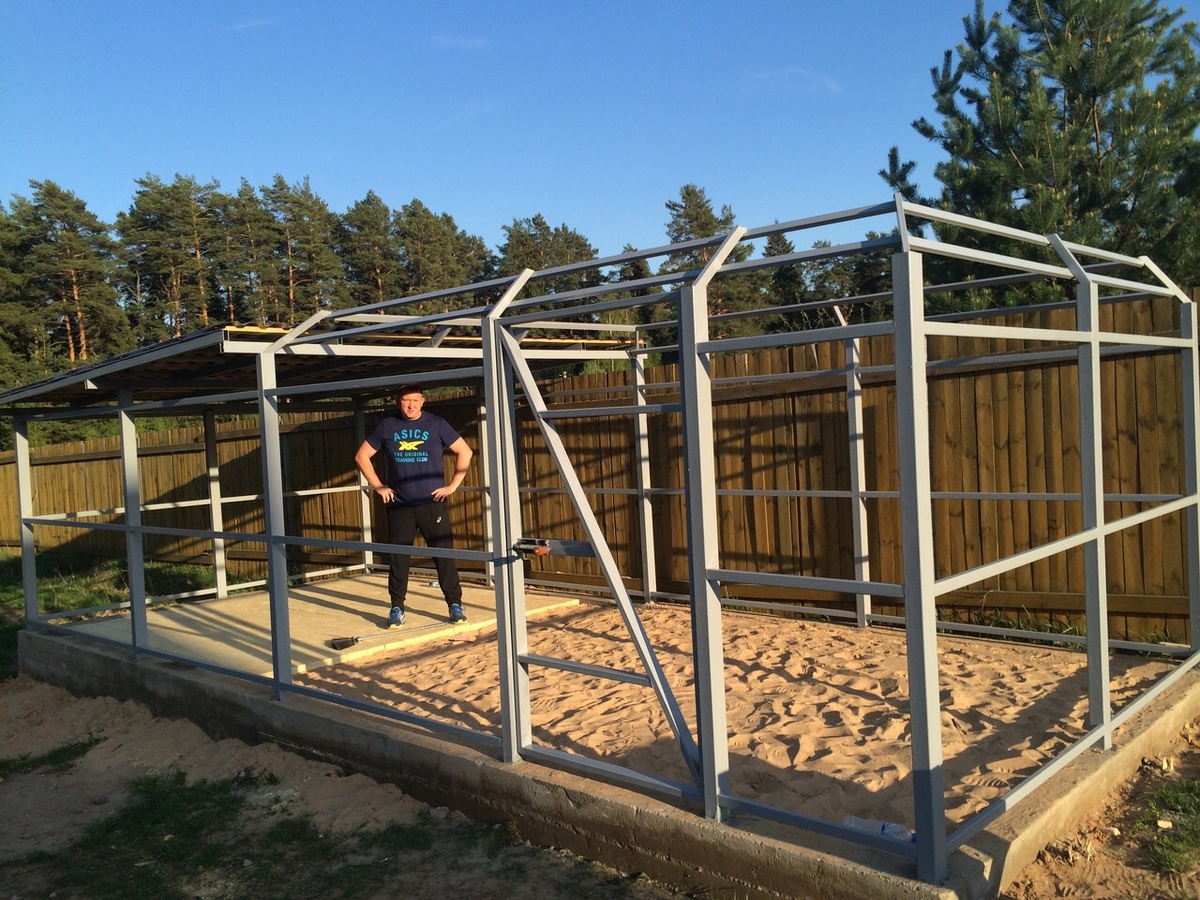 Советы по построению вольеров и будок: https://turkmenkala.ru/postroenie-volerov-i-budok