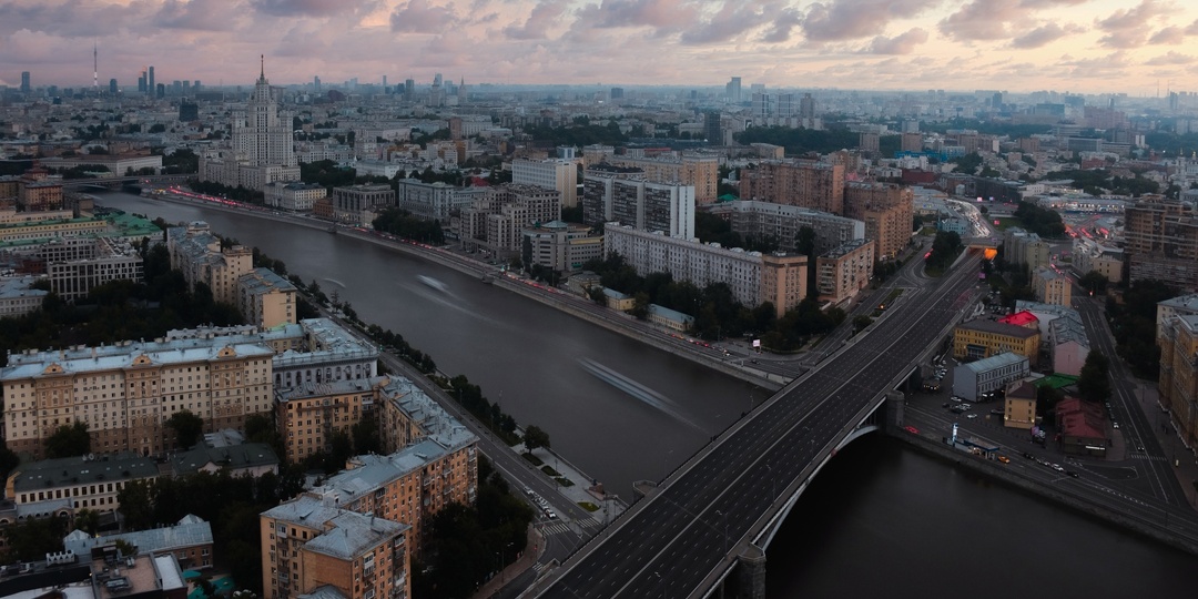 Вид с крыши отеля Красные Холмы (Swissotel).