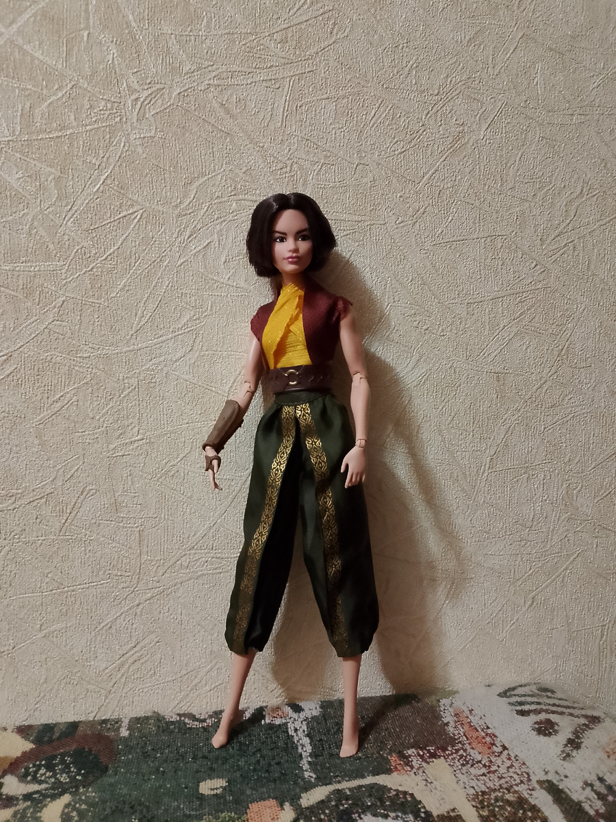 Софи примерила наряд Юмико. Сапоги не налезли) 