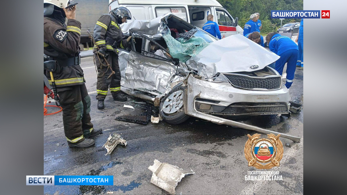    Машина всмятку: пассажирка иномарки погибла в ДТП с грузовиком под Уфой