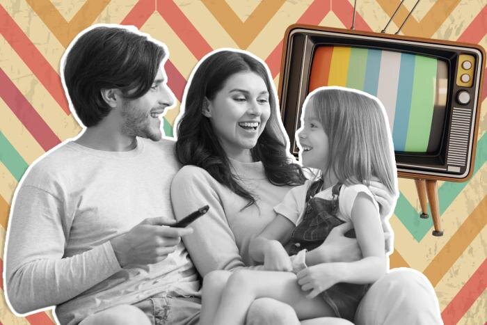 Семейное кино на вечер: уютный просмотр добрых фильмов дома. Обложка © Shutterstock / FOTODOM / Prostock-studio, © Freepik