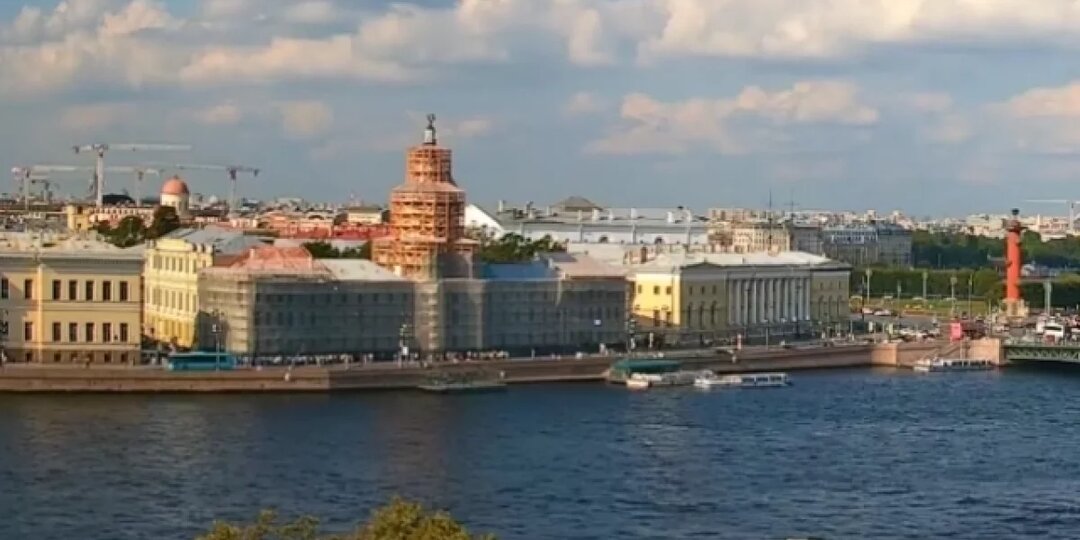 У Кунсткамеры стоит гигантская очередь из желающих попасть туда бесплатно