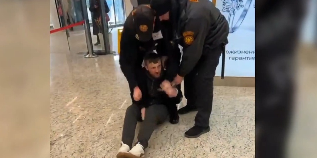 Охрана ТЦ не дрогнула перед угрозами кавказцев и мигом поставила их на место