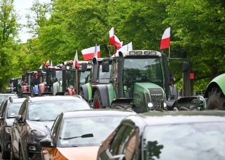    Фермеры Польши заблокировали сотни украинских грузовиков на границе