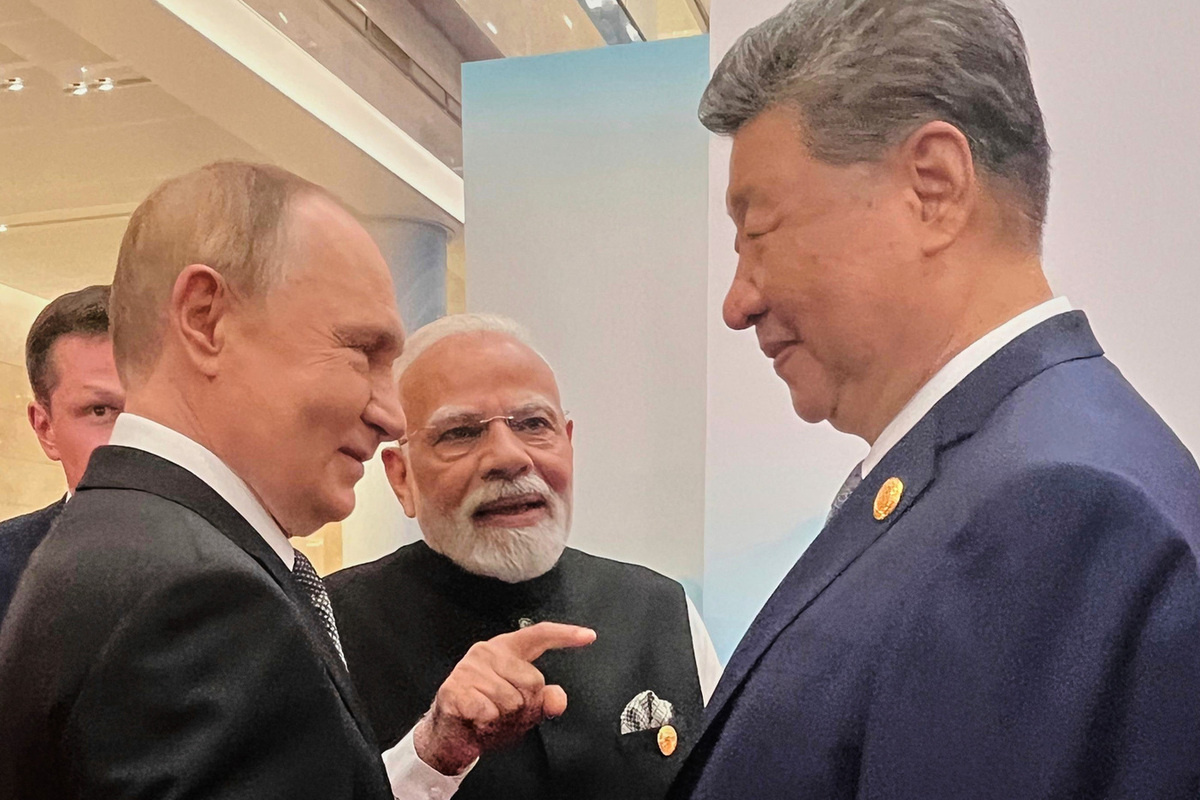 Они что-то знают. но пока только молчат. ИЗ открытых источников яндекса