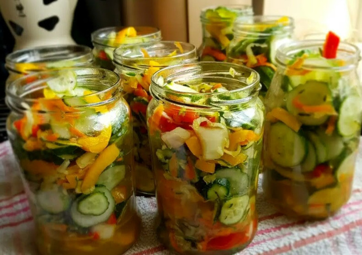 Остренький салат Пятерочка, новый метод, “Федот - да не тот”: особенно хрустящий без стерилизации. Идеальный для переросших, крупных огурцов