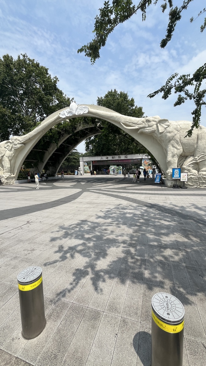 Вход в зоопарк