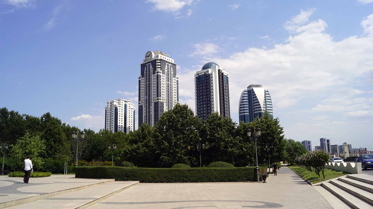 Одной из главных достопримечательной Грозного  считается компекс Сити. Вот как он выглядит