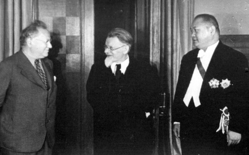 ММ Литвинов, М.И. Калинин и посол Китая Янь Цзе